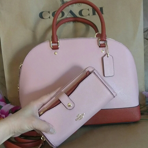 NWT Coach purse bag crossbody w/ wallet set - Picture 2 of 8